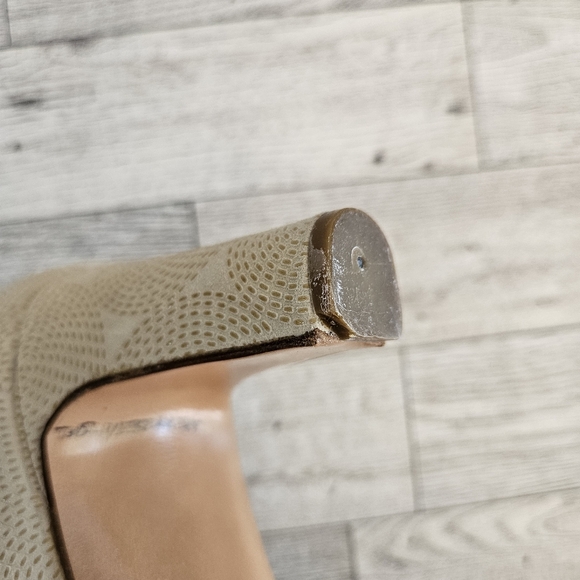 BRUNO MAGLI Embroidered Fabric Pumps Heels Made in Italy Cream 10 B - Picture 13 of 13